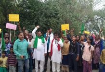 पूर्वांचल एक्सप्रेस-वे के किनारे बसे गाँवों में औद्योगिक पार्क के नाम पर जमीन छीनने का विरोध