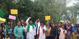 पूर्वांचल एक्सप्रेस-वे के किनारे बसे गाँवों में औद्योगिक पार्क के नाम पर जमीन छीनने का विरोध