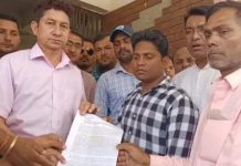 अवैध निष्कासन के विरोध में खटीमा फाइबर्स लिमिटेड के मजदूरों का प्रदर्शन