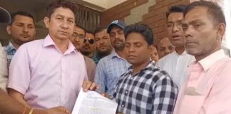 अवैध निष्कासन के विरोध में खटीमा फाइबर्स लिमिटेड के मजदूरों का प्रदर्शन