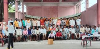 इंटरार्क प्रबंधन द्वारा समझौता न लागू करने के विरोध में कंपनी मजदूरों का प्रदर्शन