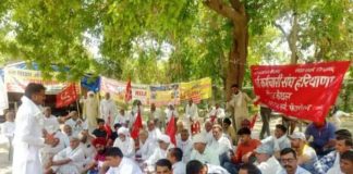 नागपुर स्थित मोरारजी टेक्सटाइल्स कंपनी के आंदोलनरत मजदूरों पर लाठीचार्ज