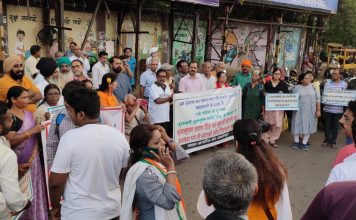 महिला पहलवानों के समर्थन में जमशेदपुर में प्रदर्शन