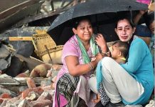 दिल्ली के तुगलकाबाद में चला बुलडोजर; मलबों पर प्लास्टिक से सिर ढकने को मजबूर लोग