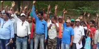 मुआवजे सहित विभिन्न माँगों को लेकर यूसिल माइंस के मजदूरों का प्रदर्शन