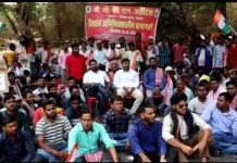 धनबाद के बीसीसीएल में अप्रेंटिसों ने किया कोयला भवन का गेट जाम