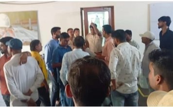 श्रमिकों की जबरन बर्खास्तगी के विरोध में हिताची मानेसर के मजदूरों का प्रदर्शन