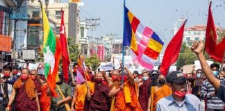 रोहिंग्या पर कहर ढाने वाले म्यांमार के फौजी हुक्मरान अब बौद्धों को भी नहीं बख्शते