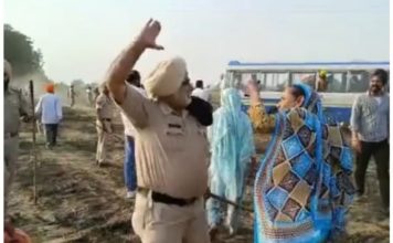 पंजाब में जमीन अधिग्रहण का विरोध कर रही महिला किसान को पुलिस ने जड़ा थप्पड़