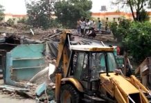 उत्तराखंड के लालकुआं स्थित नगीना कॉलोनी पर चला बुलडोजर