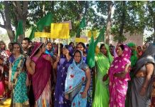 आजमगढ़ के अंडिका बाग में आंदोलनरत किसानों, मजदूरों को प्रशासन ने दी मुकदमा दर्ज करने की धमकी