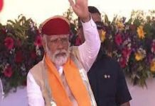 पीएम के नौ साल : ‘चायवाले का बेटा’ कहीं ग़ायब हो गया है?