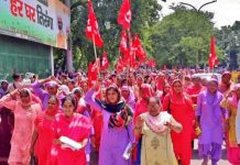 लंबित माँगों को लेकर आँगनवाड़ी और आशा कार्यकर्ताओं का प्रदर्शन