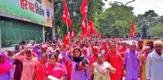 लंबित माँगों को लेकर आँगनवाड़ी और आशा कार्यकर्ताओं का प्रदर्शन