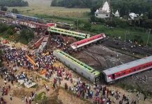 बालासोर रेल हादसे में फरिश्ता बनकर पहुँचे स्थानीय लोग