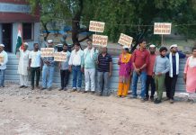 समाजवादी नेता रघु ठाकुर ने राष्ट्रपति को लिखा पत्र; वाराणसी के एसडीएम को निलंबित करने की मॉंग की