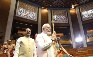 राजदंड से सजाया गया लोकतंत्र