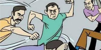 अच्छे पहनावे को लेकर दलित युवक और उसकी माँ को कथित उच्चजाति के लोगों ने पीटा