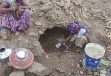 बोकारो में पानी के लिए दर-दर भटकने को मजबूर हैं आदिवासी