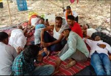 झारखंड में अनिश्चितकालीन धरने पर बैठे विस्थापित