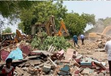 वाराणसी में दलित बस्ती को बुलडोजर से किया गया जमींदोज