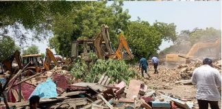 वाराणसी में दलित बस्ती को बुलडोजर से किया गया जमींदोज