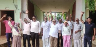 सर्व सेवा संघ व साधना केंद्र को बचाने के लिए लोकतांत्रिक समाजवादी पार्टी ने किया विरोध प्रदर्शन