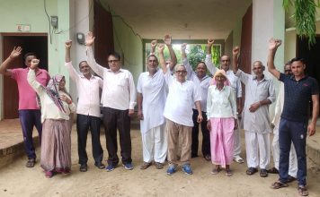 सर्व सेवा संघ व साधना केंद्र को बचाने के लिए लोकतांत्रिक समाजवादी पार्टी ने किया विरोध प्रदर्शन