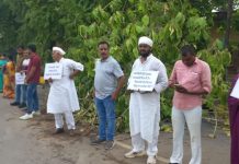 गांधीजनों के राजघाट पहुंचने का सिलसिला जारी, सैकड़ों लोगों ने बनायी मानव शृंखला