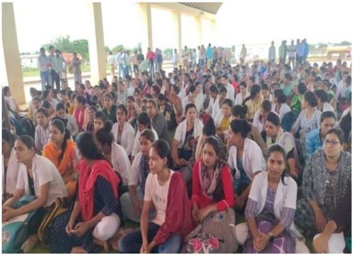 Protest of Health Workers Chhattisgarh