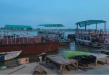 बनारस में वाटर टैक्सी को लेकर मल्लाहों में आक्रोश