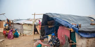 ऑंकड़े बदले हैं, गरीबी की तस्वीर नहीं