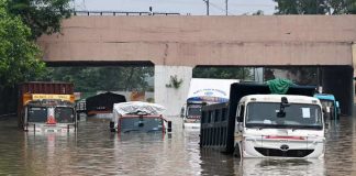 विकास के रास्ते से आती बाढ़