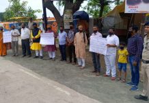 सर्व सेवा संघ परिसर पर अवैध कब्जे और ध्वस्तीकरण के विरोध में अनूपपुर में प्रदर्शन