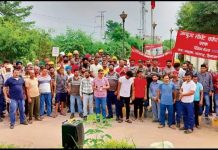 हिप्र के नालागढ़ में अंबुजा सीमेंट फैक्ट्री के मजदूरों का प्रदर्शन
