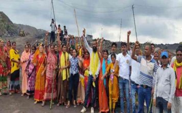 धनबाद में ग्रामीणों ने किया भौरा आउटसोर्सिंग परियोजना का कामकाज ठप