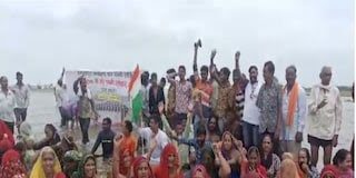 चित्तौड़गढ़ में पेयजल संकट से परेशान लोगों का प्रदर्शन