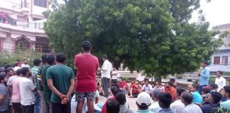 रोजगार अधिकार गारंटी कानून के लिए प्रयागराज के सलोरी में जुटे सैकड़ों छात्र Right to employment campaign