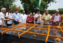 बॅंटवारे में मारे गए लोगों को श्रद्धांजलि अर्पित की गयी