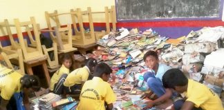 गांधी-विनोबा साहित्य को बचाने में जुटे लोक समिति के कार्यकर्ता sarva seva sangh