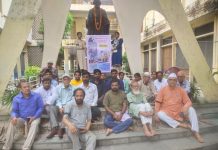 सर्व सेवा संघ परिसर पर अवैध कब्जे और ध्वस्तीकरण के विरोध में लखनऊ में धरना sarva seva sangh