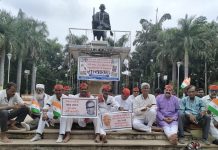 सर्व सेवा संघ परिसर पर अवैध कब्जे व ध्वस्तीकरण के खिलाफ ग्वालियर में धरना