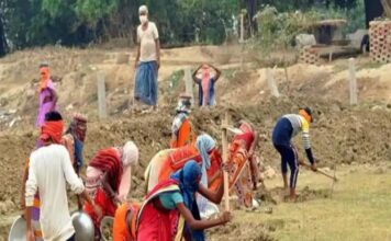 मनरेगा को धीरे-धीरे खत्म कर रही सरकार