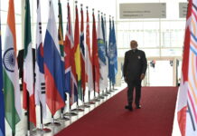 विश्व गुरु जैसे जुमले का इस्तेमाल करना शेखचिल्ली के सपनों जैसी फूहड़ता है