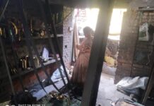 सरकार की बेरुखी से विलुप्ति के कगार पर सरेंजा का कांस्य उद्योग