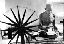 जुगनुओं के छटपटाने से चंद्रमा की चांदनी मद्धिम नहीं होती