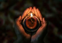 हमारी संस्कृति बांसुरी, बारूद नहीं!