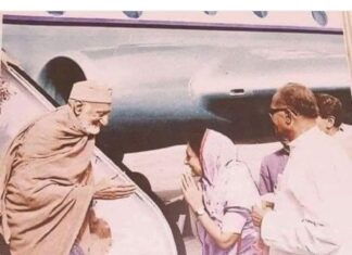 दरवाज़े खोल दो बादशाह जा रहा है jp and indira gandhi