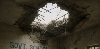 स्कूल ज़र्र नहीं हैं व्यवस्था ही सड़ चुकी है!