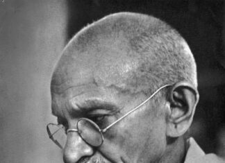 धर्मग्रंथ + देवी-देवता : महात्मा गांधी